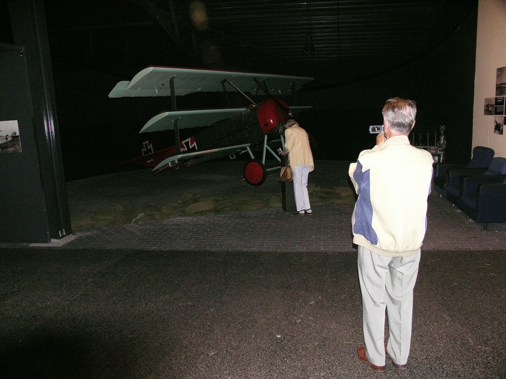 16 Fokker DR VII Rode Baron