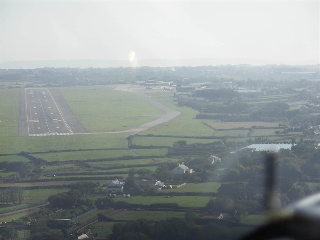 23 Nadering van Guernsey Airport