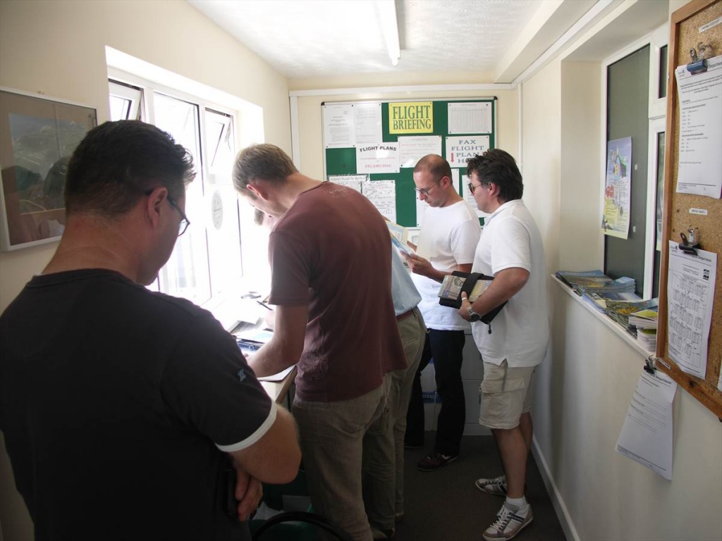 40 De briefing room op Alderney