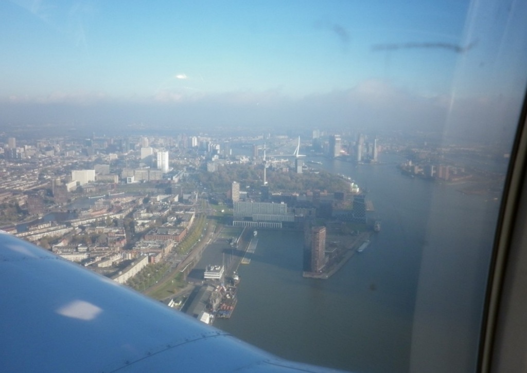 20 Terug boven Rotterdam