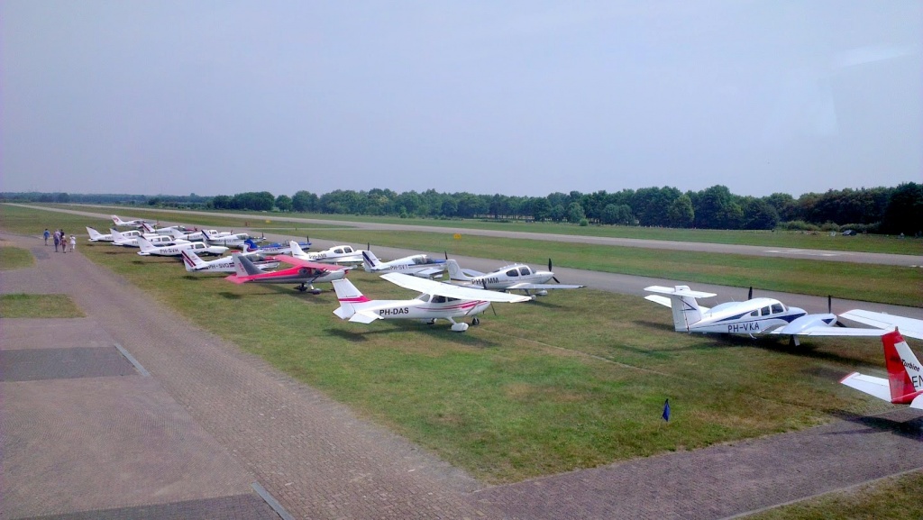 17 VCR kisten op Seppe geparkeerd