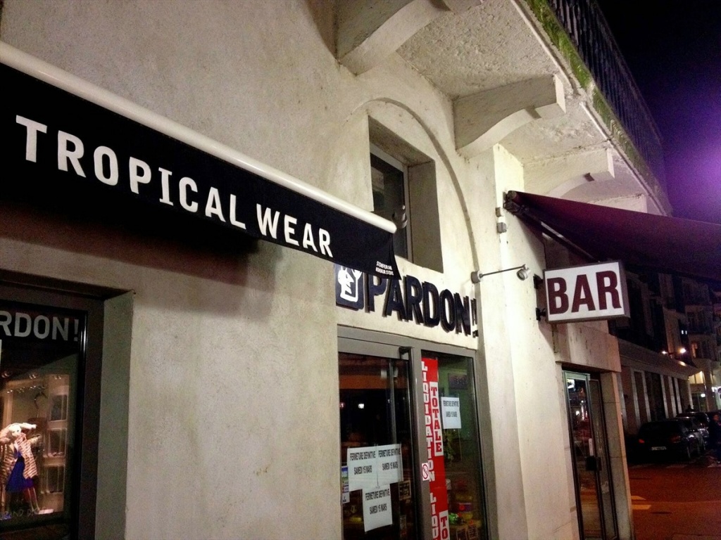 100 Tja .. Tropical en Bar..