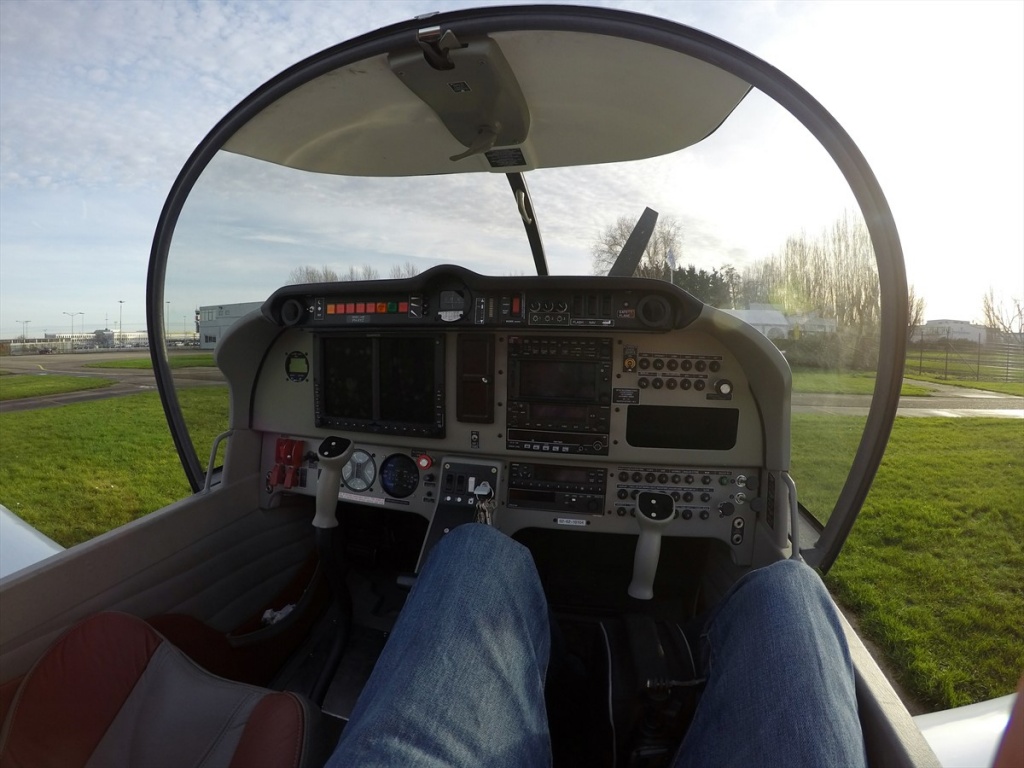 05 PH-XYZ cockpit