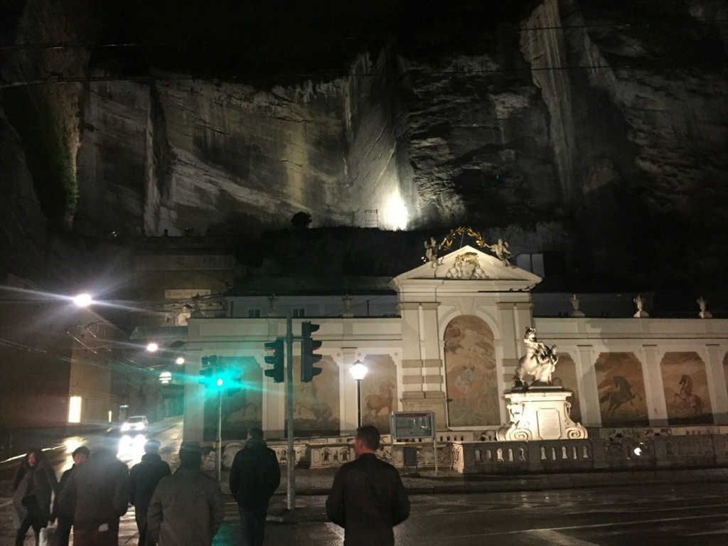 51 Salzburg by night